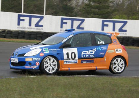 Martin gav alt havd han havde i sig og Clio'en denne weekend på Jyllands-Ringen.